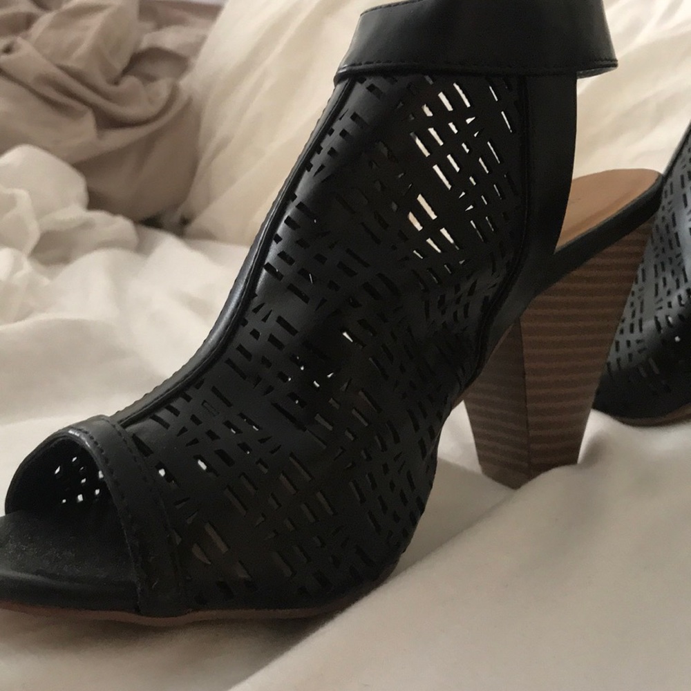Black sandals/wedges